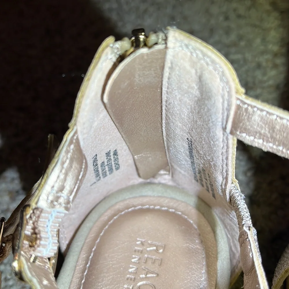 Reaction Kenneth Cole Sandals size 9 Strappy Gladiator Tan and Gold Tone - Picture 14 of 16
